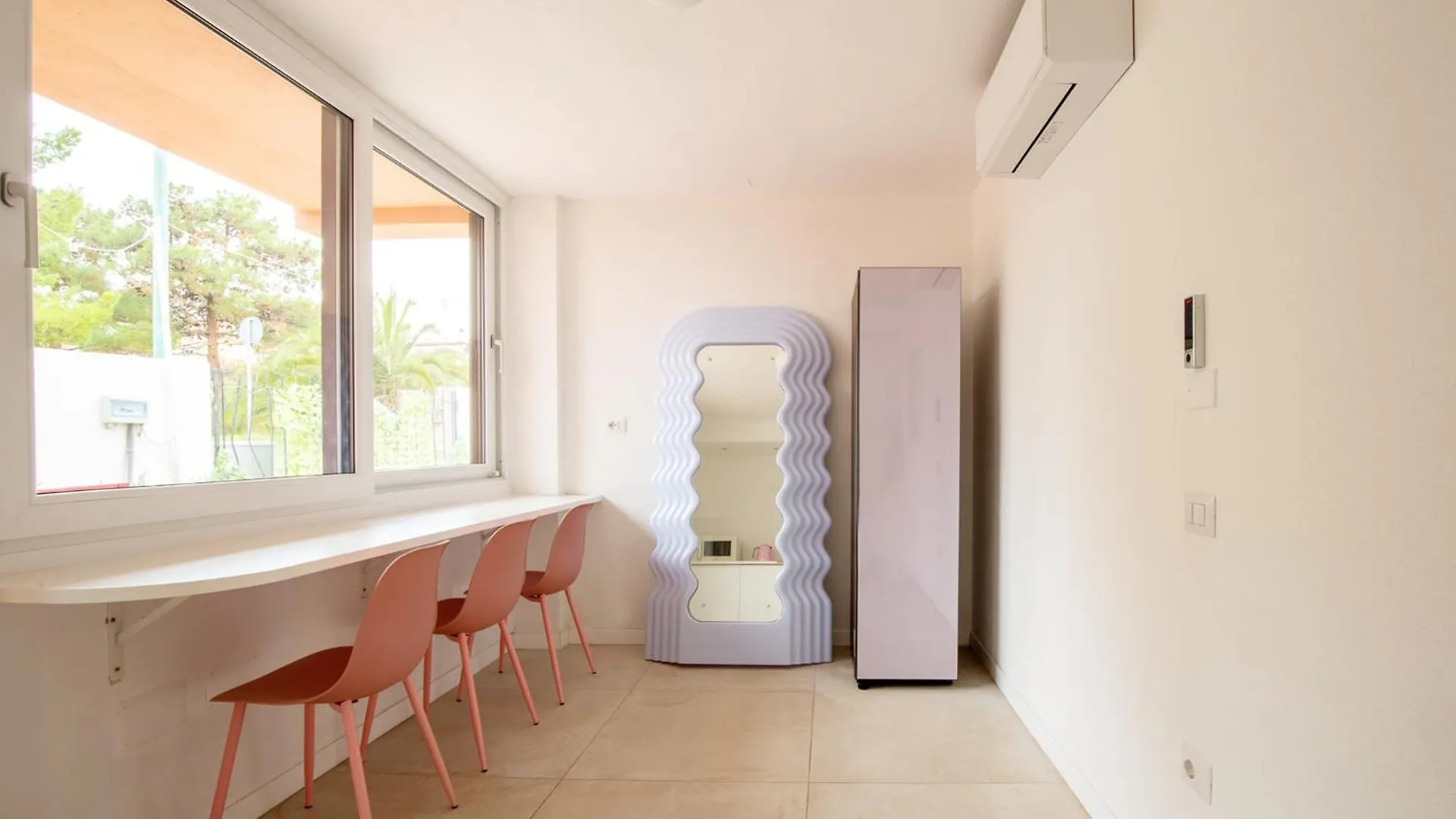 *** ゲストハウス Spacebility Beach - Self Check-In クアルトゥ・サンテーレナ イタリア