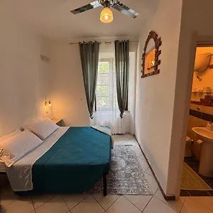 Domus Deiana Bed & Breakfast